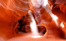 Hẻm núi “có 1 không 2” khiến Lệ Quyên khen “đẹp siêu thực” khi lần đầu ghé thăm cùng bạn trai: Hình thành từ triệu năm trước nhờ lũ quét và xói mòn 

