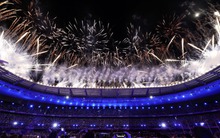 Lễ bế mạc Olympic 2024: Hành trình xuyên không gian - thời gian mãn nhãn và cái kết nghẹt thở như phim hành động Hollywood