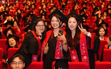 Chùm ảnh gái xinh Ngoại thương dự lễ tốt nghiệp: Đúng là "lò đào tạo Hoa hậu" lớn nhất Việt Nam!