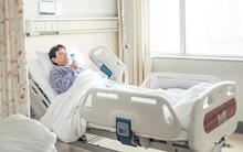 Chị gái nằm viện 1 tháng, tôi hết lòng chăm sóc, đến khi tôi nằm viện 20 ngày không thấy một lời hỏi han: Hóa ra lý do vì 200 triệu đồng