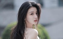 Mỹ nữ có đôi chân triệu đô đẹp cỡ nào mà được ví như bản sao Lưu Diệc Phi?