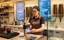 Thu nhập của nhân sự ngành F&B: Mức lương quản lý bếp cao hơn quản lý cửa hàng, nhân viên pha chế được trả 'bèo' nhất chỉ 15.000 đồng/giờ