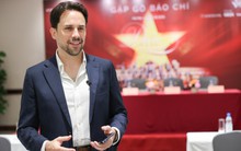 Lần đầu tiên mời nhạc trưởng nước ngoài về thực hiện ca khúc cách mạng VN, chương trình Hòa nhạc 12 năm tuổi khiến người Hà Nội háo hức chờ mong