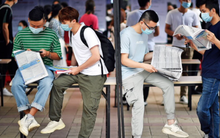 Thế hệ những người trẻ bị gọi là 'đuôi chuột': Có bằng thạc sĩ nhưng lương chỉ ngang cử nhân, số khác ôm tấm bằng đại học nhưng thất nghiệp