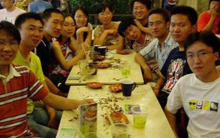 Đi họp lớp, tôi xin về sớm vì sếp gọi, 1 giờ sáng nhận tin nhắn từ lớp trưởng: Tôi lập tức rời nhóm chat, quyết không bao giờ đi họp lớp