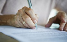 Cụ ông qua đời để lại cho người giúp việc hơn 7 tỷ đồng, con gái ruột chỉ được nhận 3 nghìn đồng: Biết nguyên do ai cũng thấy xót xa