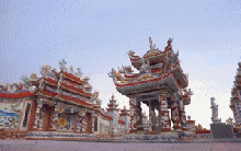 Nghĩa địa tráng lệ tựa lăng tẩm ở Huế: Xây sẵn "biệt thự" lăng mộ tiền tỷ từ khi còn khoẻ, lên báo nước ngoài bởi kiến trúc độc đáo