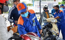 Giảm thuế với xăng dầu, ngân sách "hụt" hơn 19.700 tỉ đồng