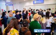 Người dân háo hức trải nghiệm tàu điện Nhổn - ga Hà Nội