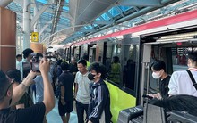 Hơn 4.670 người đã đi tàu Nhổn - Ga Hà Nội trong 2 giờ đầu tiên lăn bánh