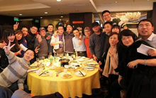 Đi họp lớp cấp 3, tôi chi 50 triệu đồng bao mọi người vui chơi tới bến, khi vào nhà vệ sinh tình cờ nghe được cuộc nói chuyện của các bạn, tôi lặng lẽ bỏ đi