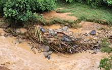 Tìm thấy 33 thi thể trong một huyện, đã tiếp cận vị trí xe khách bị cuốn trôi để tìm các nạn nhân còn lại