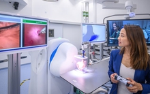 Ca phẫu thuật kỳ diệu: Khi bác sĩ Thụy Sĩ 'chạm tay' đến 'bệnh nhân' cách xa 9.300 km bằng tay cầm PlayStation