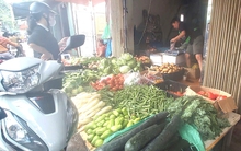 Giật mình giá rau, bí xanh đắt gấp đôi, thì là 250 ngàn đồng/kg dù nguồn cung bảo đảm