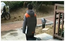 Con trai mất liên lạc suốt 23 năm bỗng trở về, cha mẹ 80 tuổi chống nạng xin lỗi nhưng đứa con ngoảnh mặt: Tất cả đã quá muộn