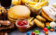 Dưỡng gan giúp mặt hết nám, da sẽ trắng hồng: Tránh xa ngay 4 thứ gây hại gan nhiều người thích ăn hàng ngày