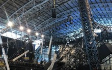 Sân khấu cuộc thi hoa hậu ở Nhà thi đấu Phú Thọ bị sập