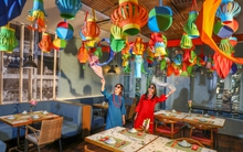 Bật mí điểm check-in 1.000 chiếc đèn lồng giấy cực hot: Hóa thân “cô Ba Sài Gòn” ngay giữa lòng Hà Nội, góc nào cũng đẹp lung linh