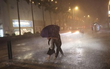 Cập nhật: Siêu bão Yagi đang đổ bộ châu Á, các quốc gia "gồng mình" đón bão, người dân "bất động" ở trong nhà