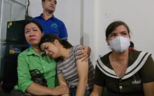 Người vợ trẻ khóc nức nở ngóng tin chồng sau vụ sập cầu Phong Châu: "Chồng cháu ở dưới đấy rồi, cháu biết làm sao..."