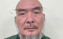 Bắt Ngọc "say" mang xe 3 bánh ra chặn cửa bệnh viện để đòi nợ chủ Sen Tài Thu