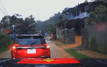 Clip 1 giây trước thảm họa: Người phụ nữ ở Bắc Kạn vừa chạy khỏi nhà thì điều kinh hãi xảy ra phía sau