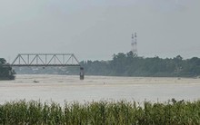 Vụ sập cầu Phong Châu: 10 ô tô, 13 nạn nhân rơi xuống sông