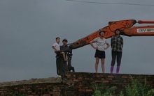 Những hình ảnh mới nhất được ghi nhận từ hiện trường vụ sập cầu Phong Châu chiều 9/9