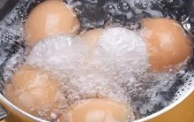 Chuyện thật như đùa: Năm 2025 rồi, vẫn có nhiều người KHÔNG BIẾT luộc trứng