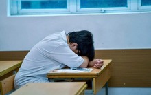 Con trai lớp 12 tự nhiên thay đổi 180 độ, cả ngày nhốt mình trong phòng, mẹ hối hận không kịp khi biết lý do thực sự