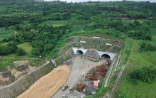 Cả 2 ống hầm dài hơn 1km thuộc tuyến cao tốc 10.700 tỷ chính thức được đào thông, Đèo Cả báo tin vượt tiến độ