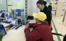 Cụ bà gửi tiết kiệm 350 triệu đồng, sau 10 năm không được lãi, lại chỉ còn 1/2 số tiền: Ngân hàng khẳng định chúng tôi trừ tiền phí dịch vụ