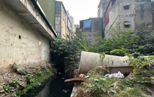 Vướng mặt bằng thi công, mương Thụy Khuê 12 năm vẫn nhếch nhác, ô nhiễm