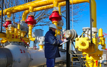 Vừa bị Ukraine đóng sập đường ống dẫn khí đốt, Nga có ngay 'khách sộp' ký hợp đồng mua 55 tỷ mét khối mỗi năm