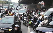 VIDEO: Ùn ứ kéo dài sau phân luồng mới ở ngã tư Khuất Duy Tiến - Nguyễn Trãi- Nguyễn Xiển