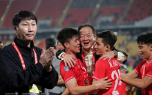 Pha "ký séc" muộn của bầu Hiển & cuộc đua ngầm của các đại gia thời AFF Cup?