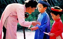 Một hành động của trẻ em ngày Tết đang bị đánh giá “thiếu dạy dỗ”: Hội cha mẹ tranh luận thâu đêm