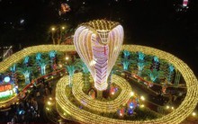 Ngắm hổ mang chúa dài 135m ôm đá quý, linh vật xuân Ất Tỵ 2025 của Phú Yên