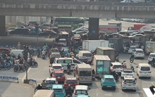 Sau 3 ngày tổ chức lại, “điểm nóng“ ùn tắc ở Thanh Xuân vẫn chưa "hạ nhiệt"