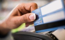 Chủ thẻ ghi nợ quốc tế lưu ý: Từ tháng sau, một ngân hàng ngừng gửi sao kê qua hai kênh này