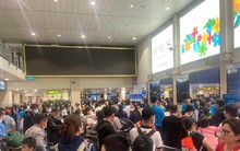 150.000 người đổ về sân bay, Tân Sơn Nhất kẹt cứng ngay sớm 25 Tết