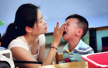 Vì sao nhiều đứa trẻ ở với bố, hoặc đi học đều rất ngoan, nhưng cứ ở với mẹ là "giở chứng": Nguyên nhân thật sự sẽ khiến mẹ bật khóc