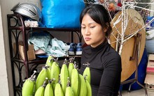 Chợ Tết ngày 26 tháng Chạp: Gần triệu đồng một nải chuối xanh, khách vẫn xuống tiền