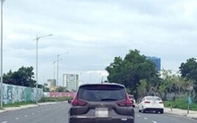 Mức phạt cao nhất lỗi đè vạch kẻ liền đối với xe máy và ô tô