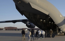 Đang căng thẳng, Mỹ - Colombia bất ngờ cùng dịu giọng về vụ trục xuất người nhập cư