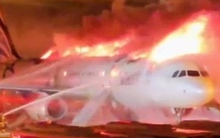 Máy bay Hàn Quốc chở 176 người bốc cháy