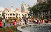 Hình ảnh phố phường TP HCM mùng 1 Tết