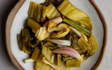 Tết ăn rau củ ngâm chua để đỡ ngán nhưng ăn kiểu này ngang "uống thuốc độc", hại sức khỏe vô cùng