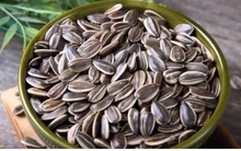 Hạt hướng dương dịp Tết đi đâu cũng thấy nhưng ăn nhiều cực hại sức khỏe