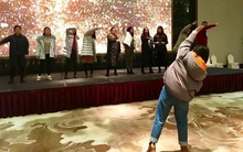 Bị sa thải do không tham gia văn nghệ cuối năm, nữ nhân viên kiện công ty, đòi bồi thường 70 triệu đồng: Phán quyết của tòa gây bất ngờ